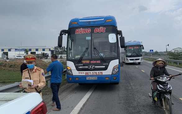 Quảng Ngãi tạm giữ xe khách và truy vết 50 hành khách từ vùng dịch