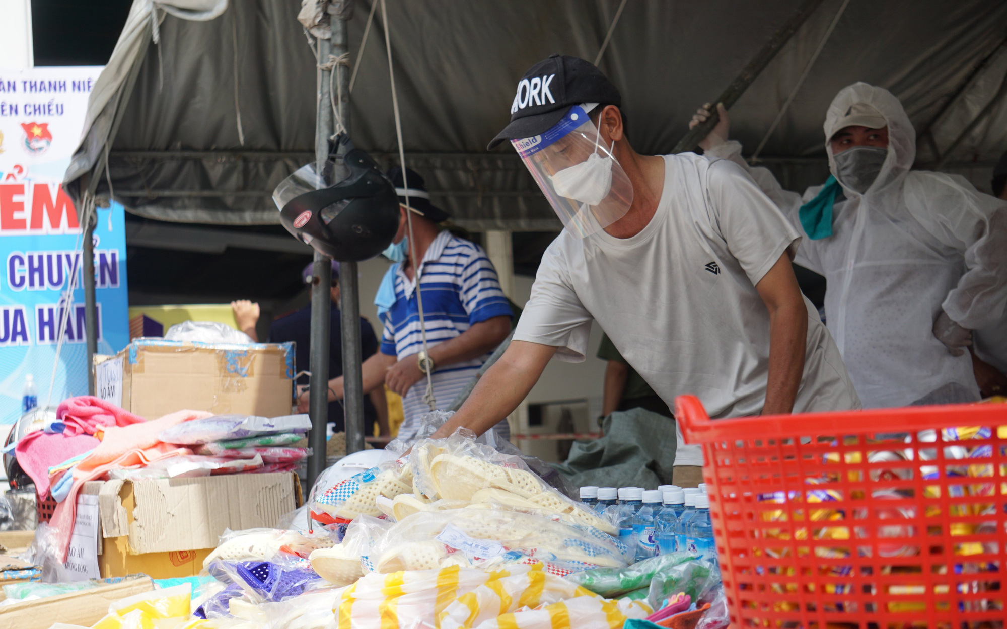 Đà Nẵng: Điều đặc biệt tại phiên chợ hỗ trợ người dân về quê 