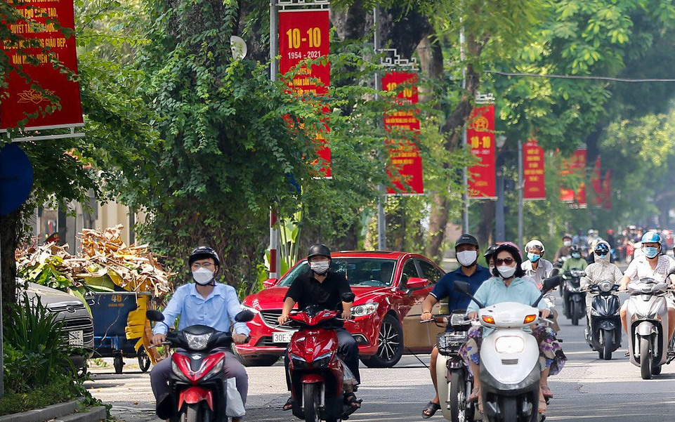 Đường phố Hà Nội rực rỡ chào mừng Ngày Giải phóng Thủ đô