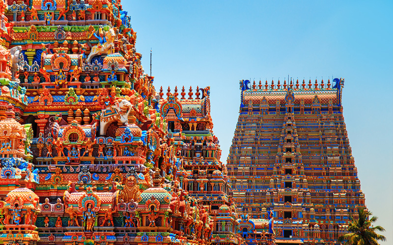 Video: Tham quan ngôi đền 700 năm tuổi rực rỡ màu sắc ở Ấn Độ