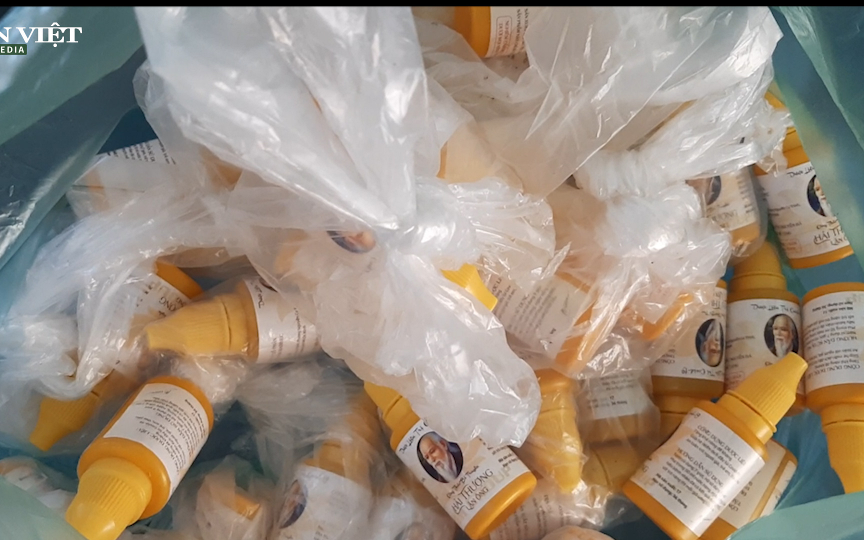 Phú Thọ: Xuất hiện dược liệu lạ được ném vào nhà dân