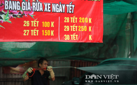 30 Tết tranh thủ ở Hà Nội rửa xe kiếm hàng chục triệu đồng