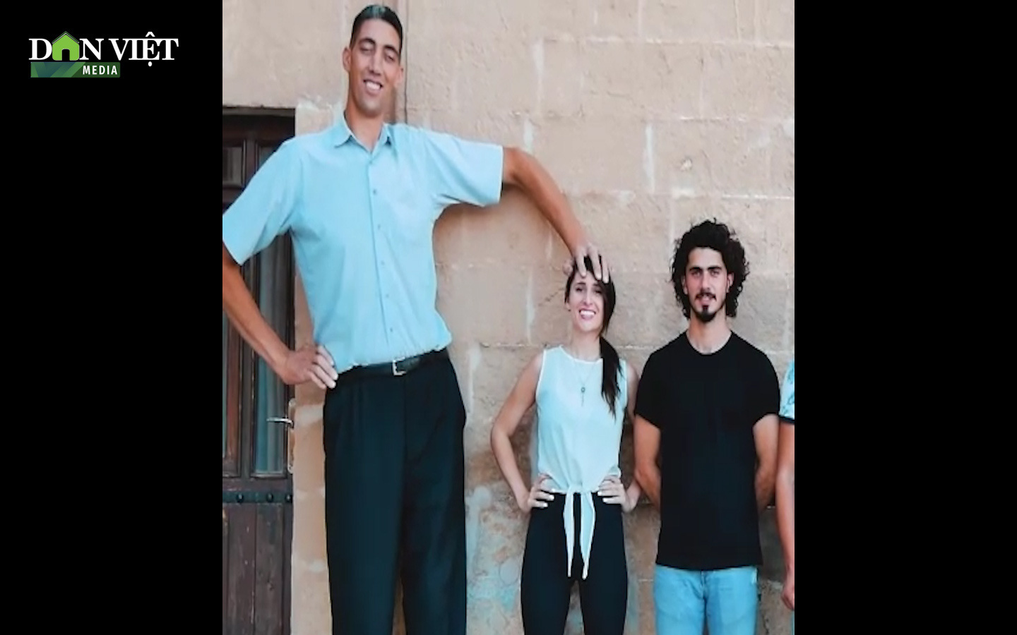 Clip: Cuộc sống của người đàn ông cao nhất thế giới, 2m51
