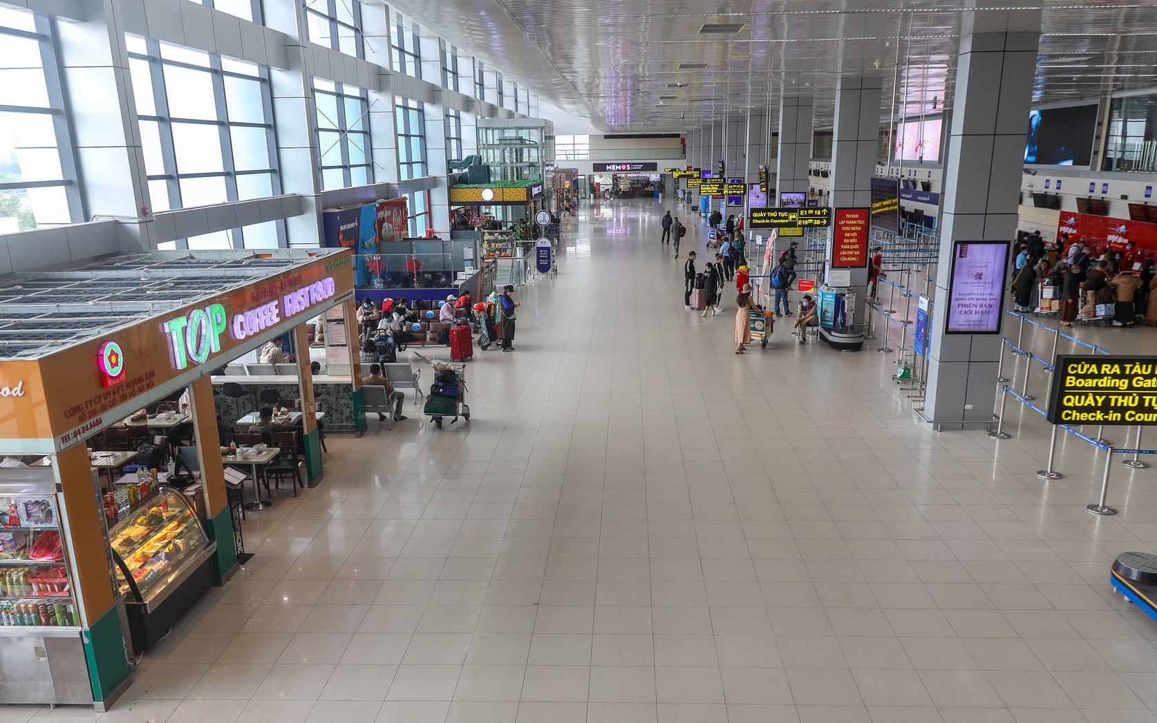 Ảnh: Sân bay Nội Bài vắng vẻ những ngày cận Tết Nguyên đán 2021