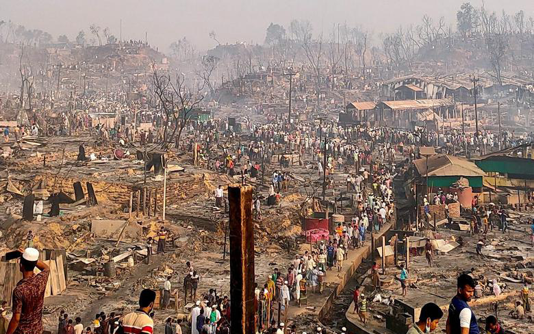 Ảnh: Cảnh hoang tàn chưa từng thấy tại vụ cháy trại tị nạn khiến hàng trăm người chết và mất tích