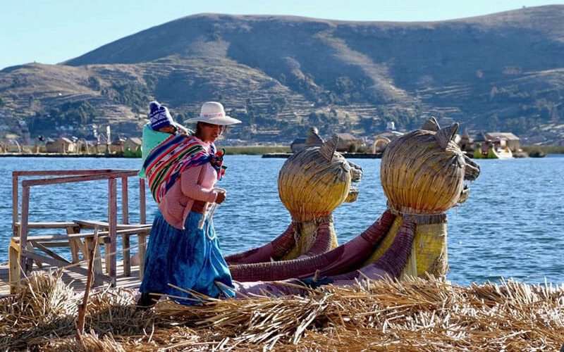 Ghé thăm những hòn đảo nổi độc đáo tại hồ Titicaca ở Peru