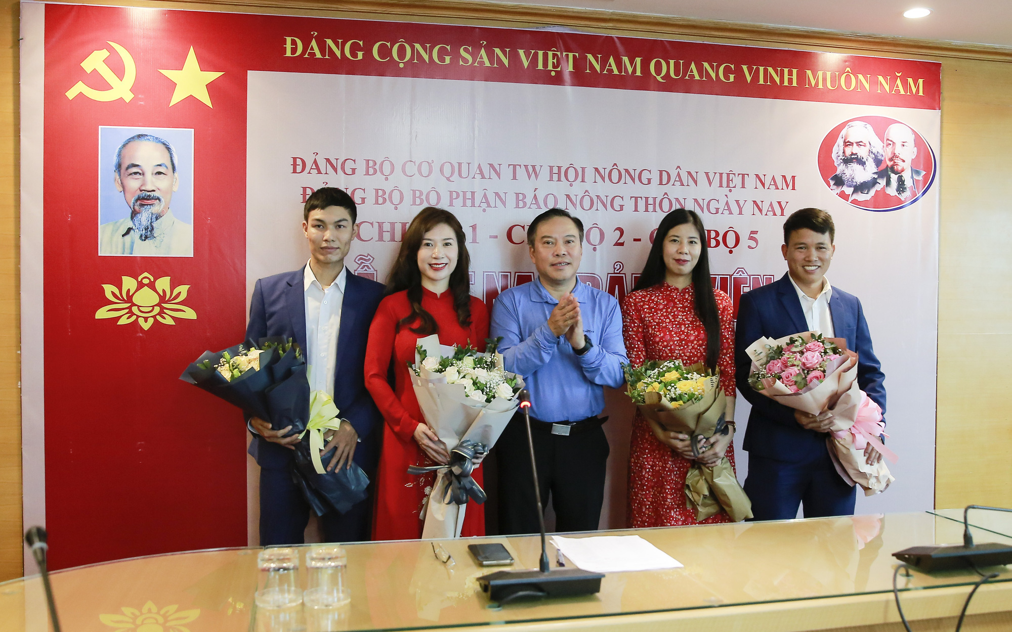 Báo NTNN/điện tử Dân Việt tổ chức nhiều hoạt động kỷ niệm 90 năm thành lập Đoàn TNCS Hồ Chí Minh