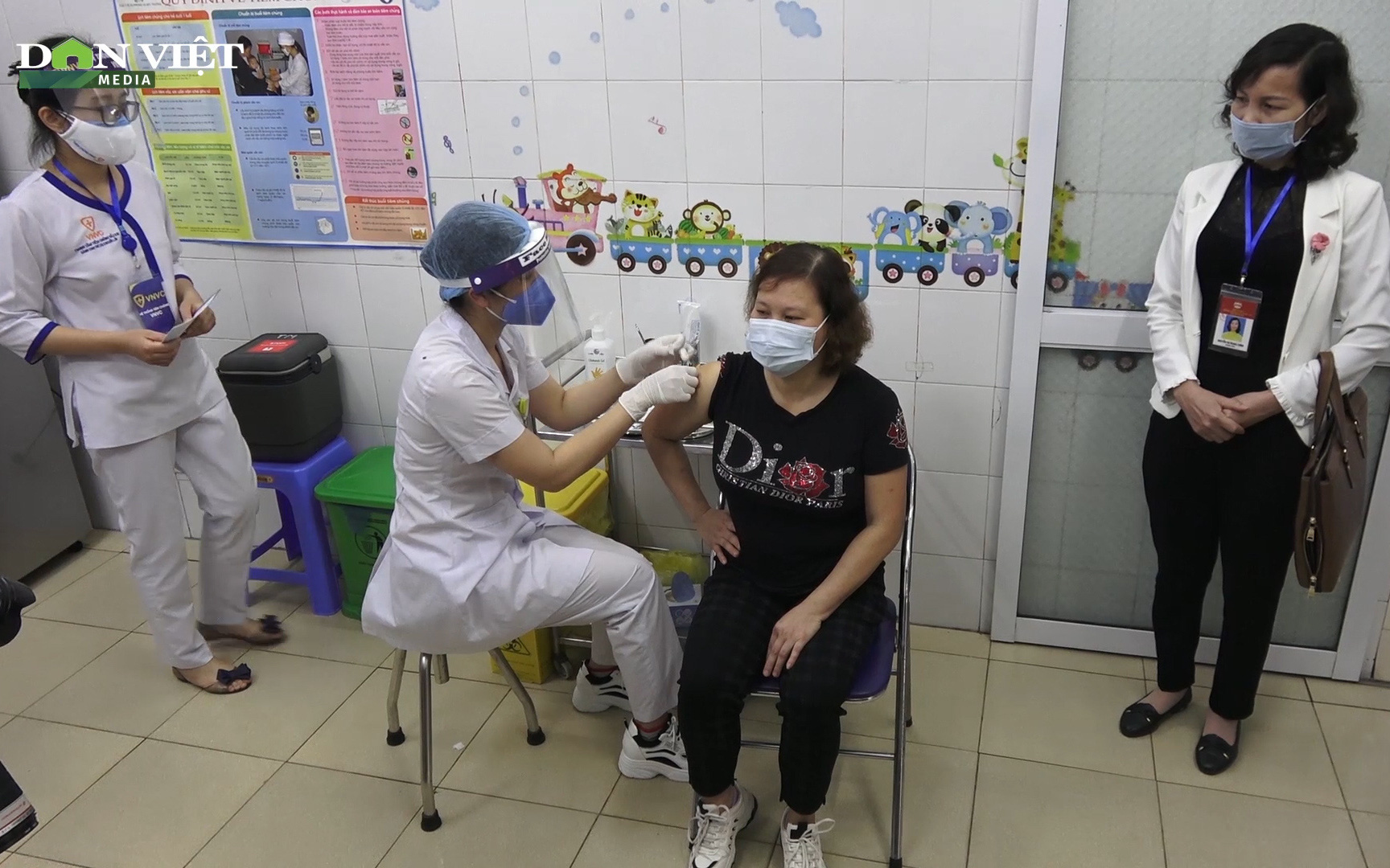Video: Cận cảnh mũi tiêm vắc xin Covid- 19 đầu tiên tại tâm dịch Hải Dương