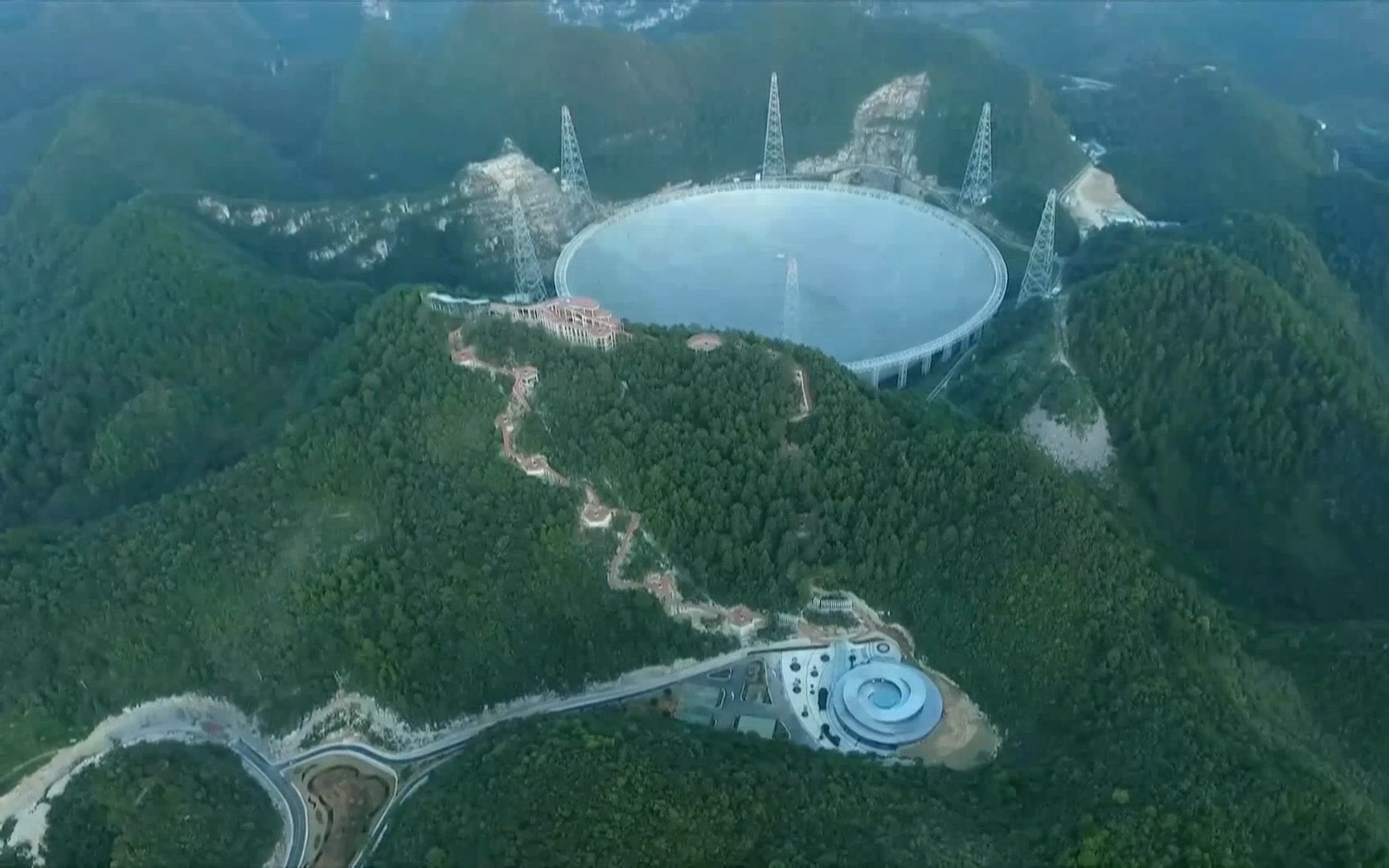 Clip: Trung Quốc mở kính viễn vọng vô tuyến lớn nhất thế giới để nghiên cứu