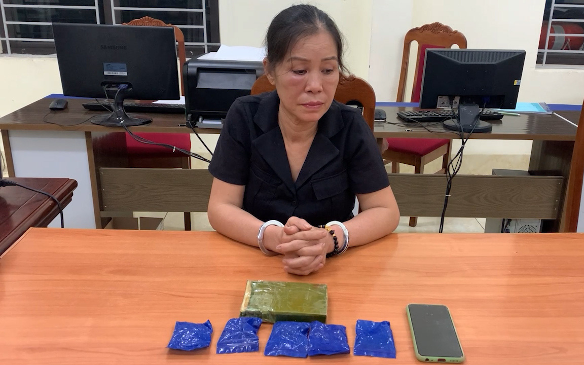 Tóm gọn “nữ quái” U60 ôm ma túy từ biên giới vào Việt Nam