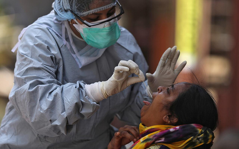 Ấn Độ: Số ca mắc mới COVID-19 tăng kỷ lục, tranh giành từng chiếc máy thở oxy tại các bệnh viện