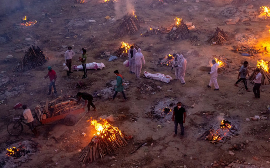 Video: Hỏa thiêu tập thể, Covid đang biến Ấn Độ trở thành “địa ngục trần gian”