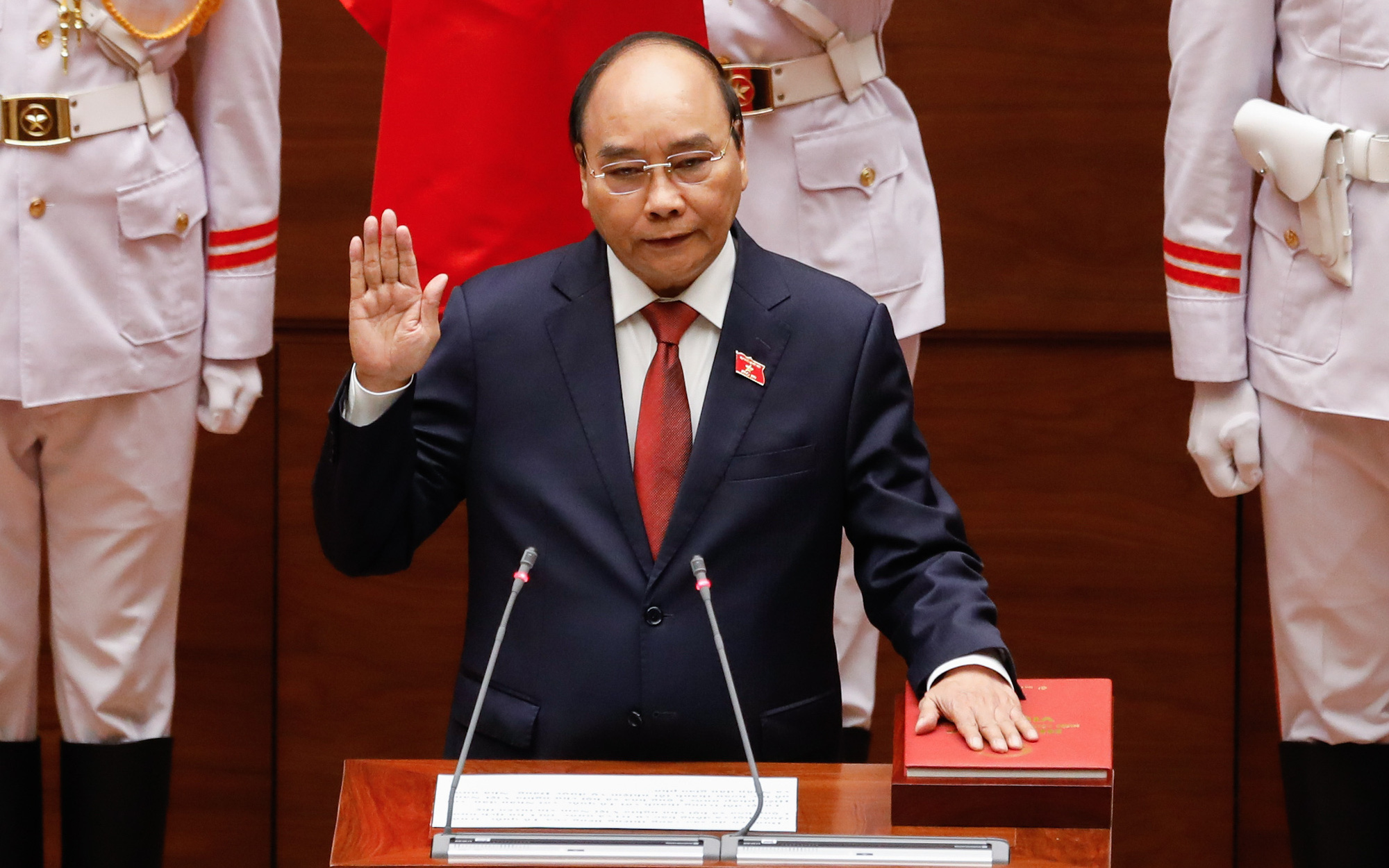 Ảnh: Ông Nguyễn Xuân Phúc tuyên thệ nhậm chức Chủ tịch nước