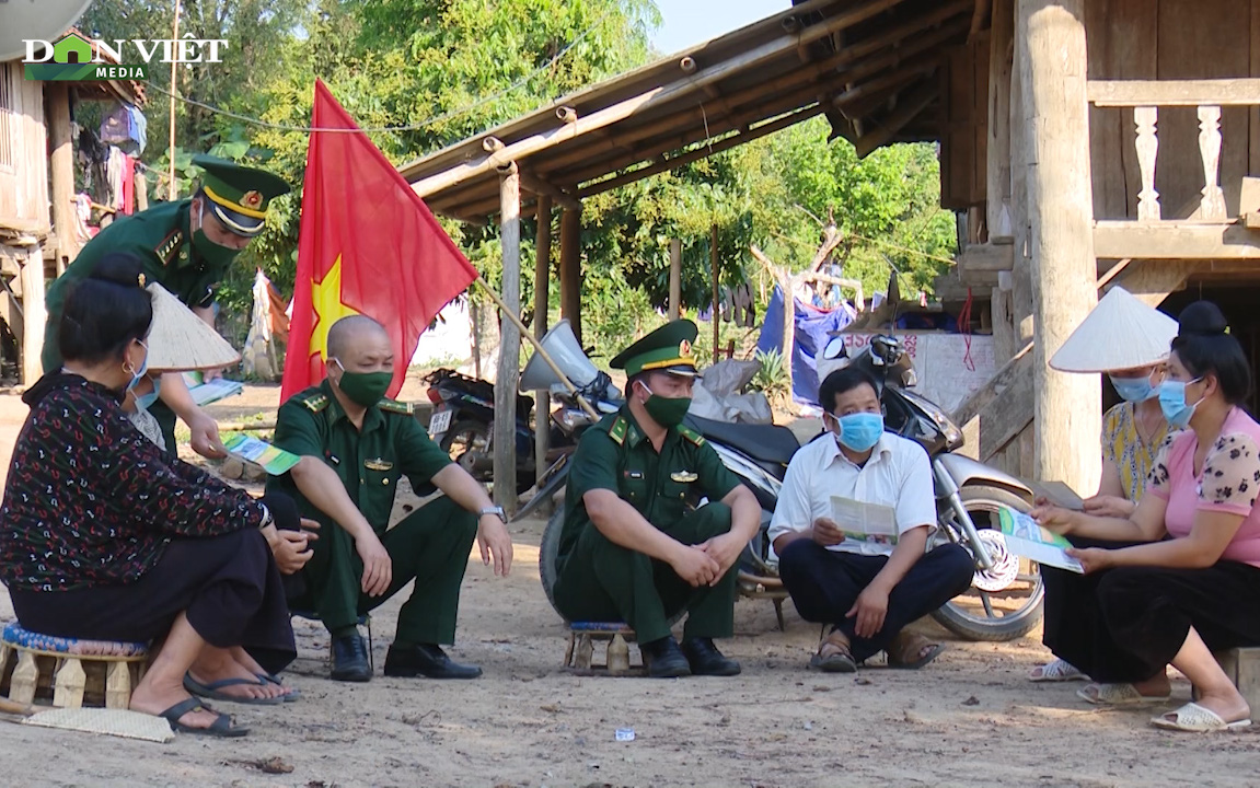 Loa phát thanh di động 3 thứ tiếng, vào bản làng, cách tuyên truyền bầu cử cực sáng tạo của Biên phòng Sơn La