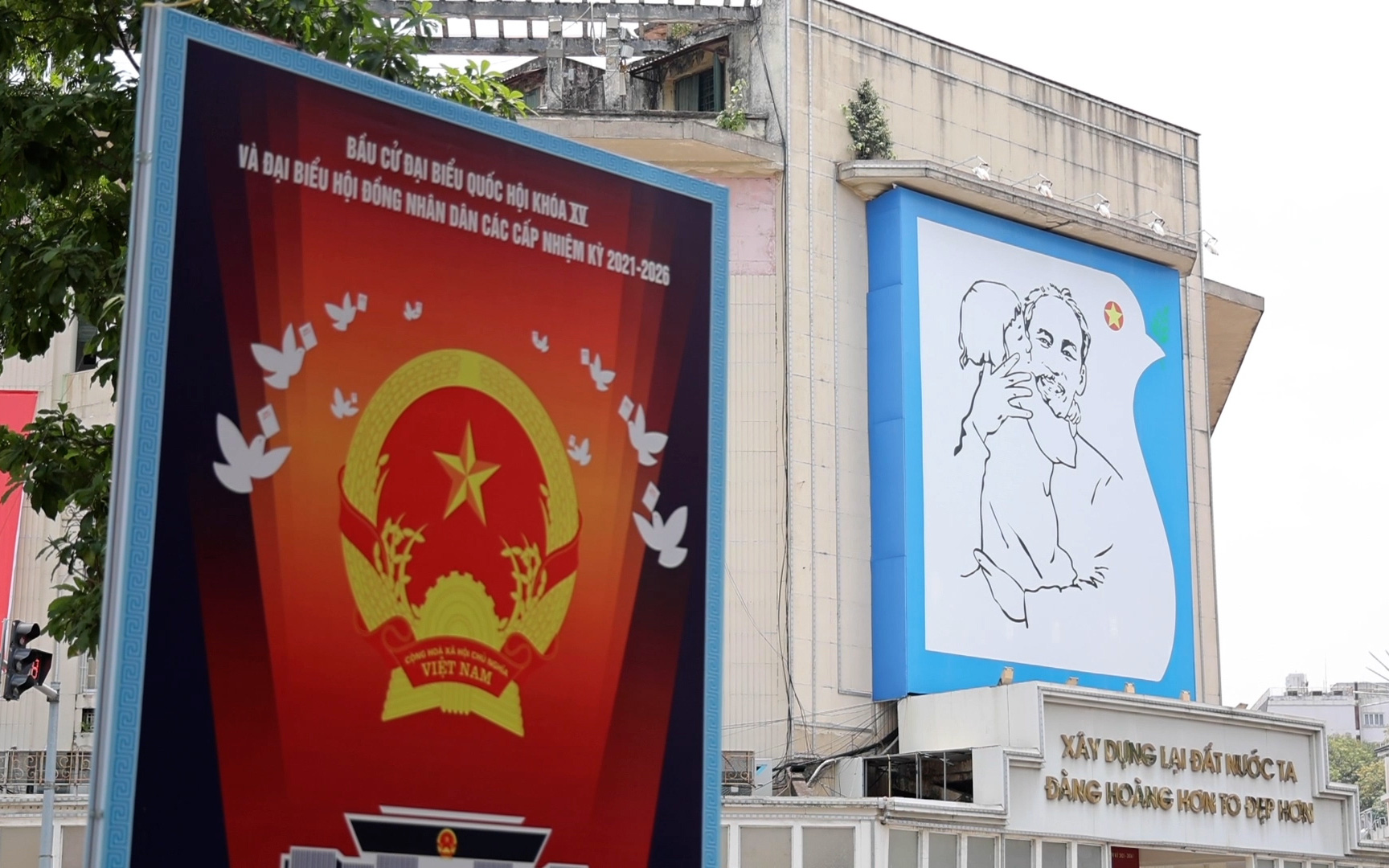 Thành phố Hà Nội rực rỡ cờ hoa trước ngày bầu cử