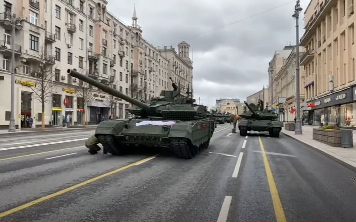 [TRỰC TIẾP] Cận cảnh công tác chuẩn bị cho Lễ duyệt binh mừng Ngày chiến thắng tại Quảng trường Đỏ ở Moscow, Nga