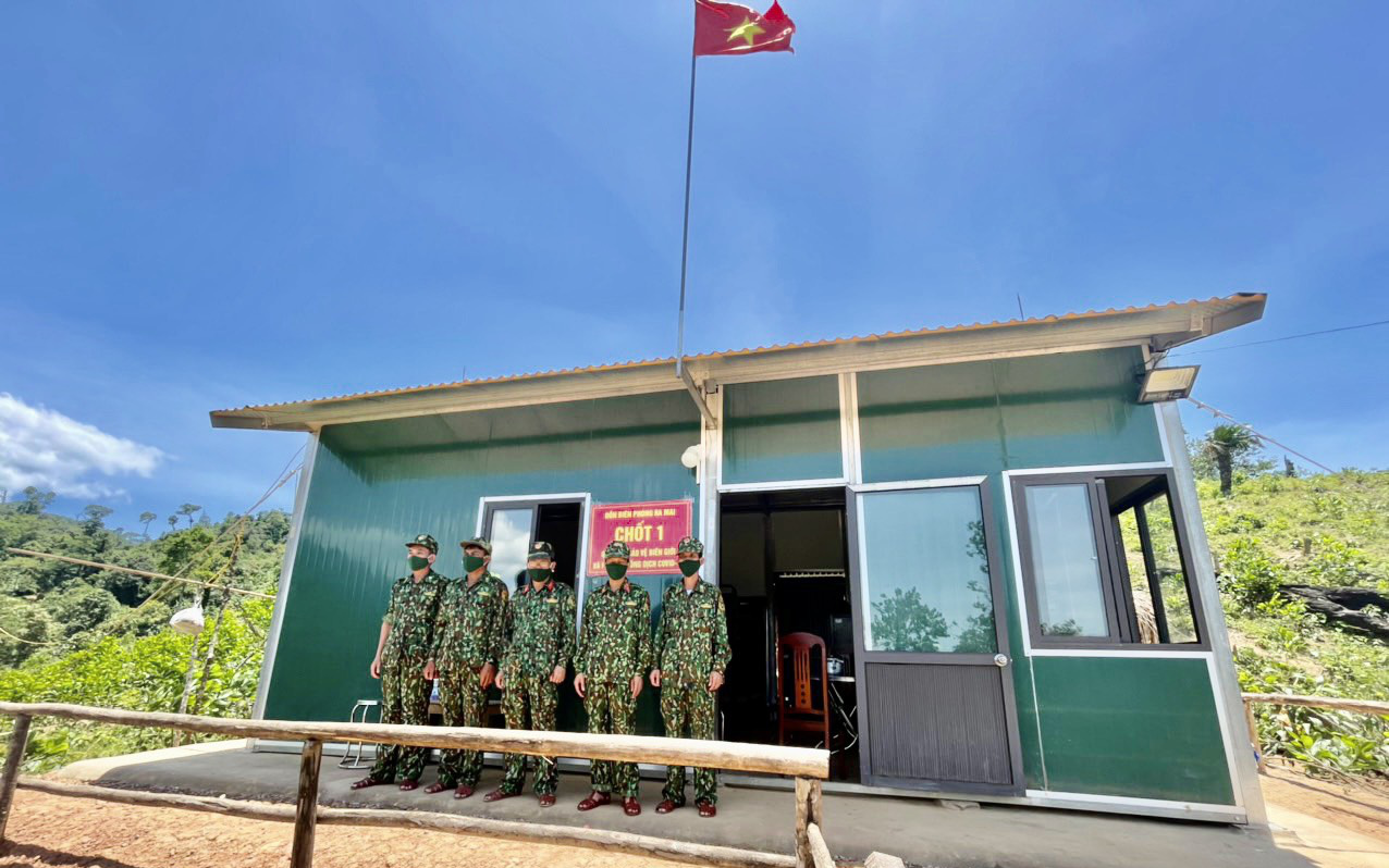 Quảng Bình: Người lính mang quân hàm xanh canh vùng biên dưới nắng nóng chống 