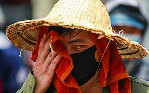 Hà Nội: Người lao động vật lộn mưu sinh dưới cái nắng 