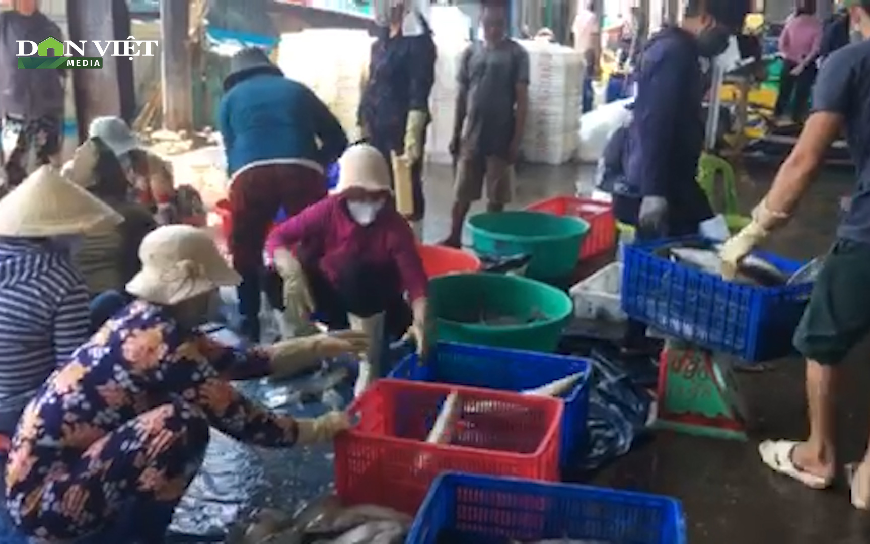Khánh Hòa: Đẩy mạnh tuyên truyền việc đeo khẩu trang cho ngư dân đánh bắt hải sản
