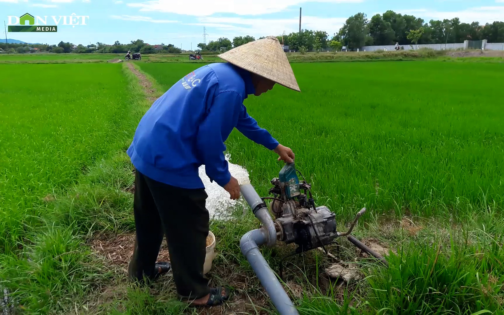 Nông dân Hà Tĩnh tích cực chống hạn cho lúa Hè Thu
