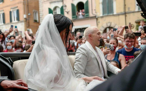 Bận rước cúp, ngôi sao Italia đến muộn lễ cưới của chính mình