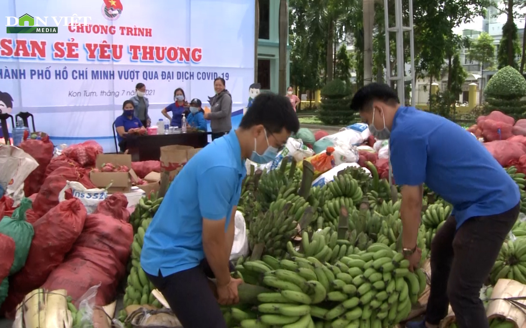 Tuổi trẻ vùng cao biên giới Kon Tum ủng hộ hàng chục tấn nhu yếu phẩm cho TP. HCM