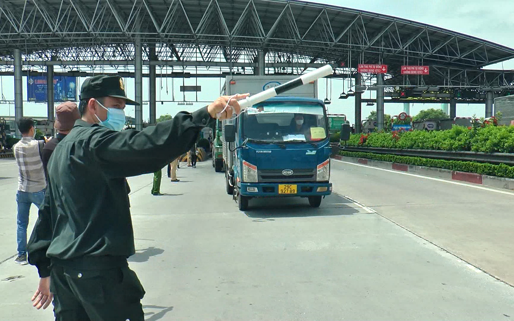 Video: Nhanh chóng tạo điều kiện cho xe chuyên chở nông sản vào Hà Nội