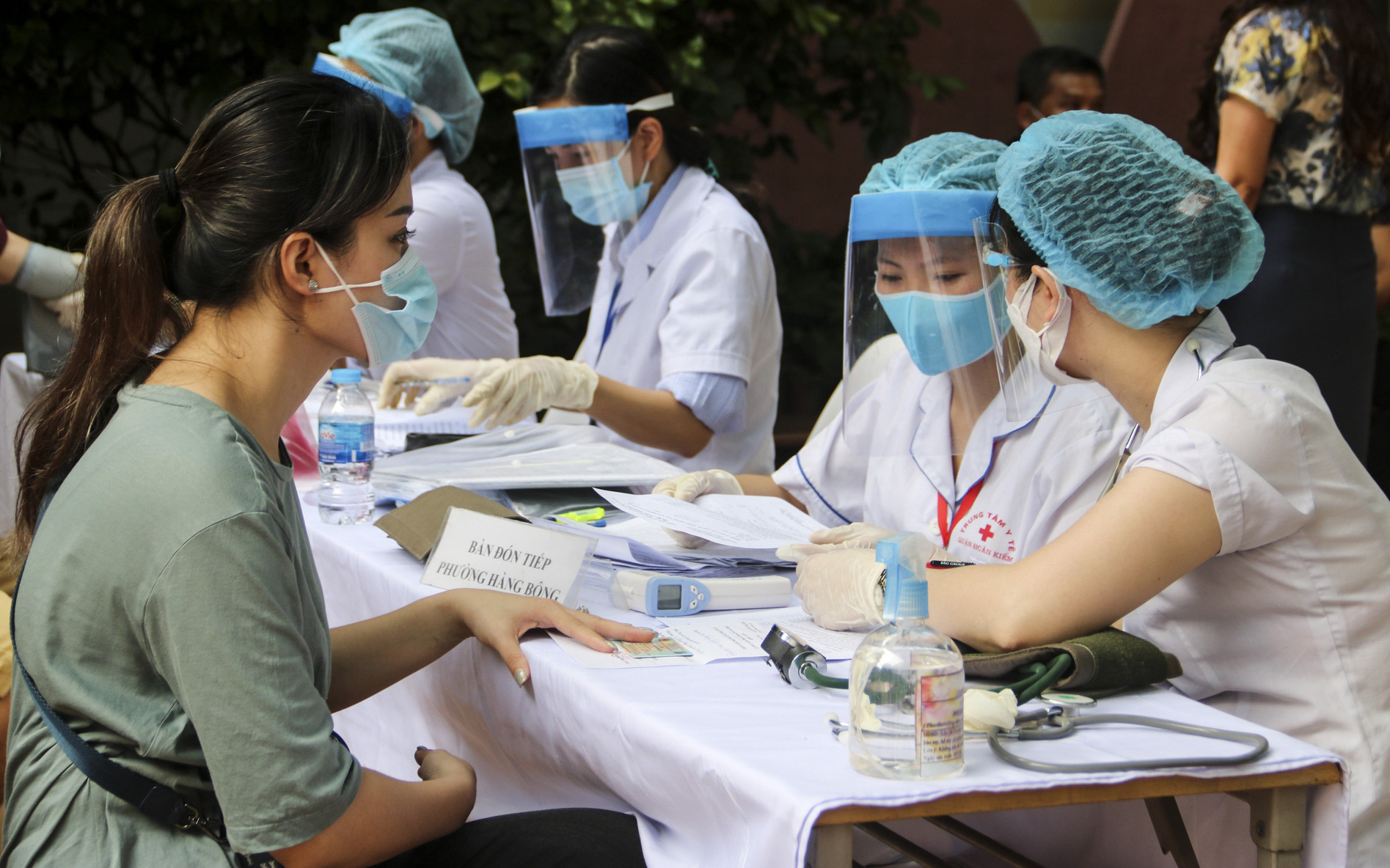 Ảnh: Hà Nội bắt đầu đợt tiêm vắc xin phòng Covid-19 lớn nhất lịch sử, kéo dài hơn 9 tháng