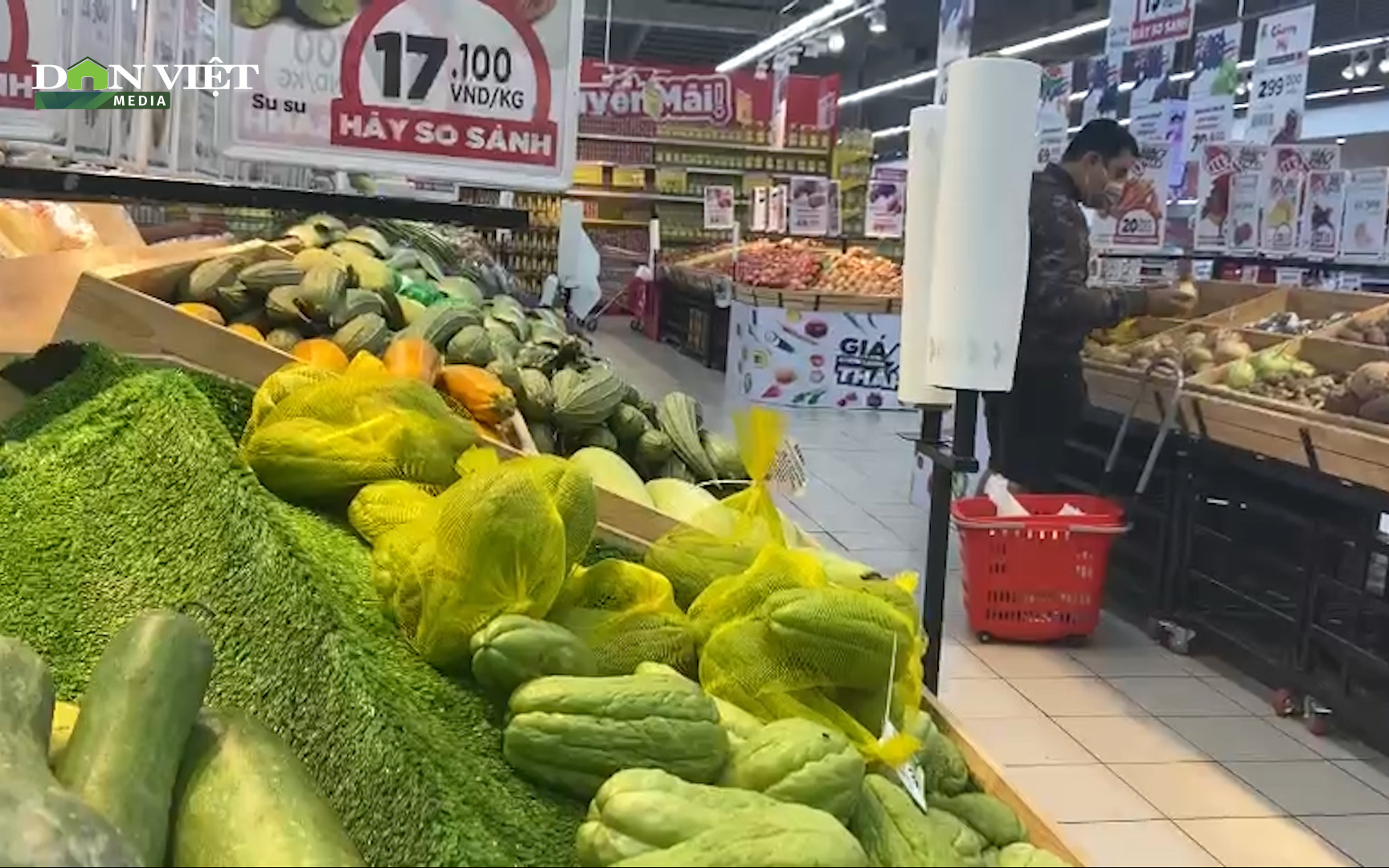 Đồng Nai: Chợ và siêu thị chất đầy hàng cung ứng cho người dân giữa “bão dịch Covid-19”
