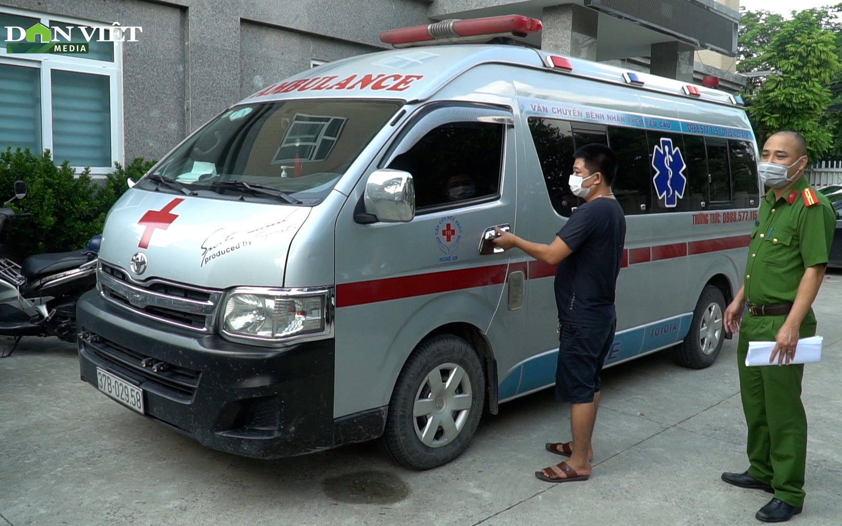 Dùng xe cứu thương chở người trái phép từ Nghệ An ra Hà Nội với giá 3 triệu đồng