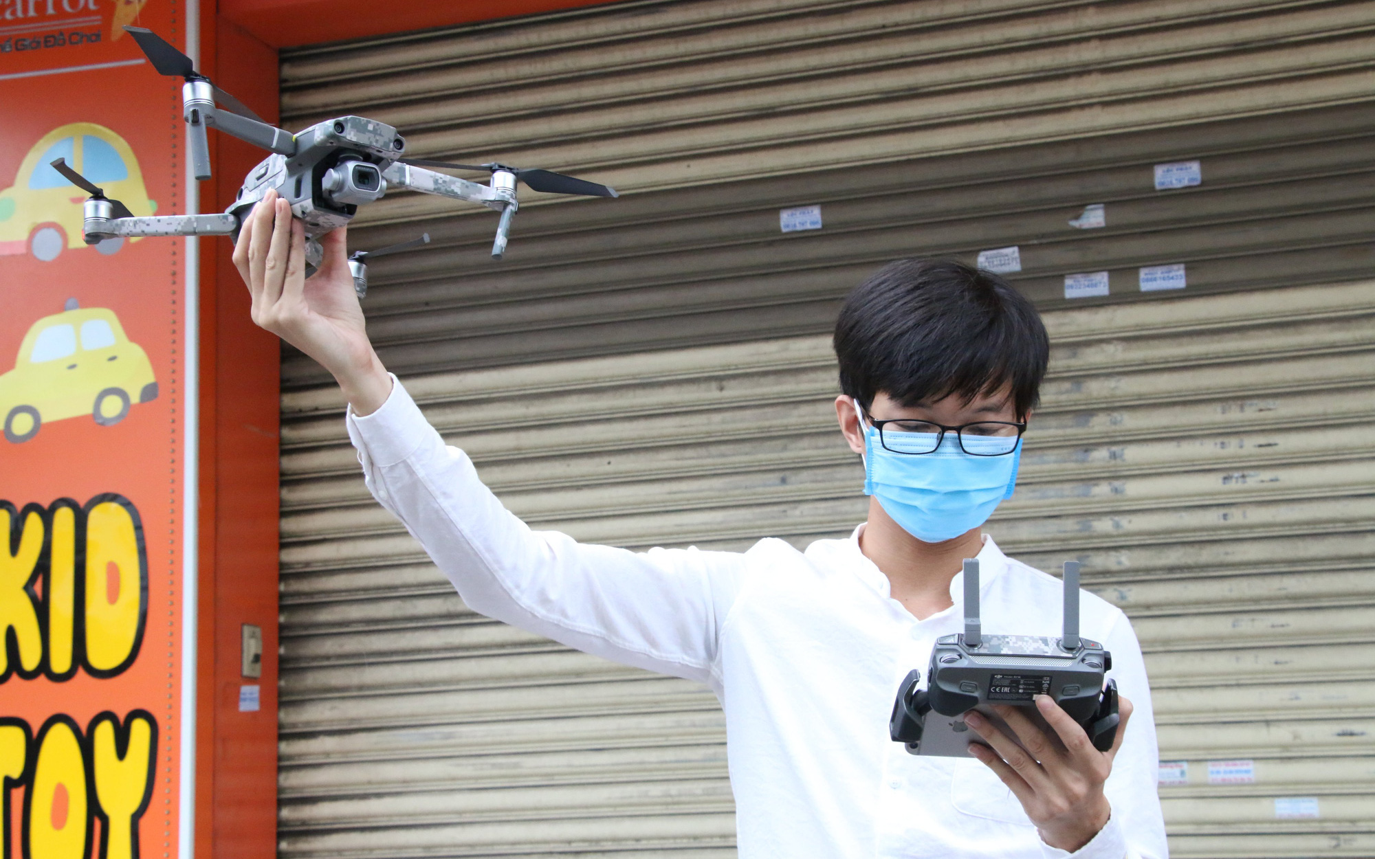 Ảnh: Đà Nẵng dùng flycam giám sát người dân phòng chống dịch Covid-19