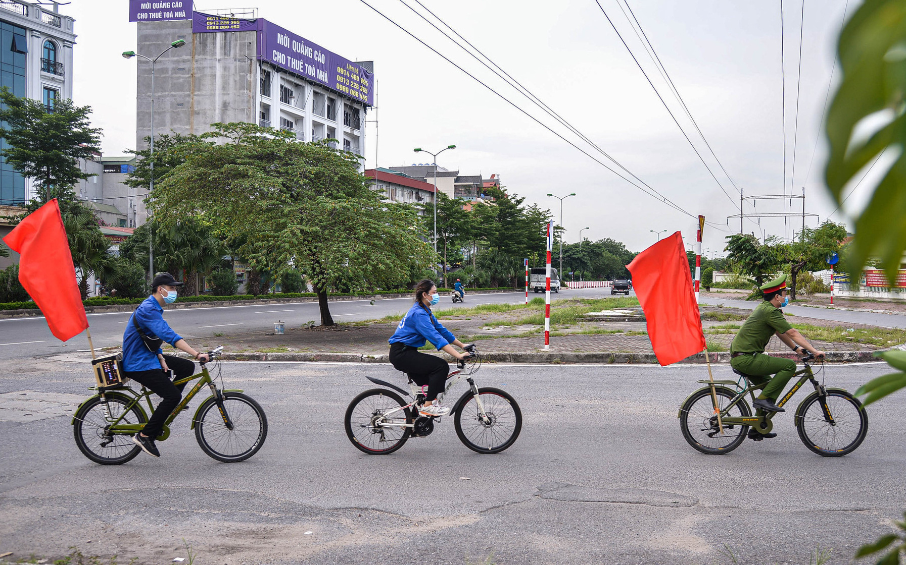 Xe đạp tuần tra của công an trở thành xe tuyên truyền  những ngày giãn cách xã hội ở Thủ đô