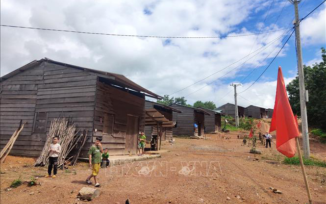 Những thôn làng cuối cùng của Kon Tum có điện lưới