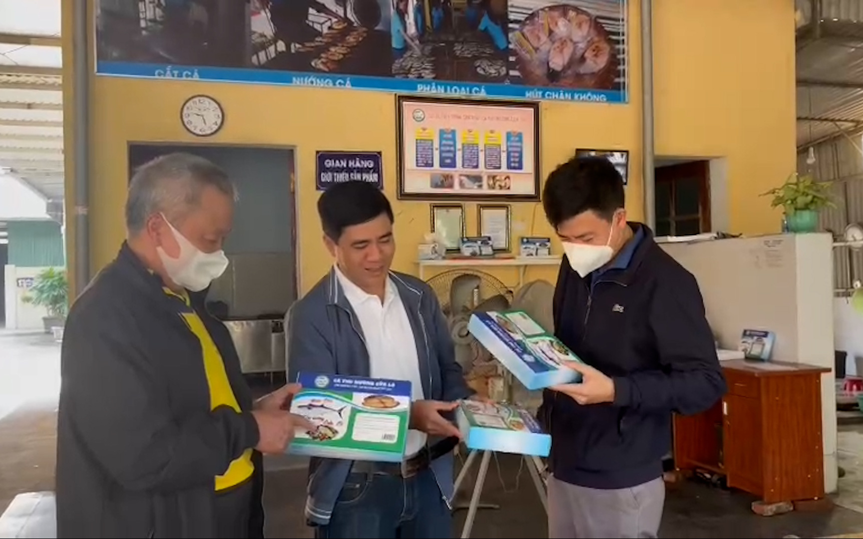 Nghệ An: Làng nghề biển Cửa Lò tất bật vào vụ Tết