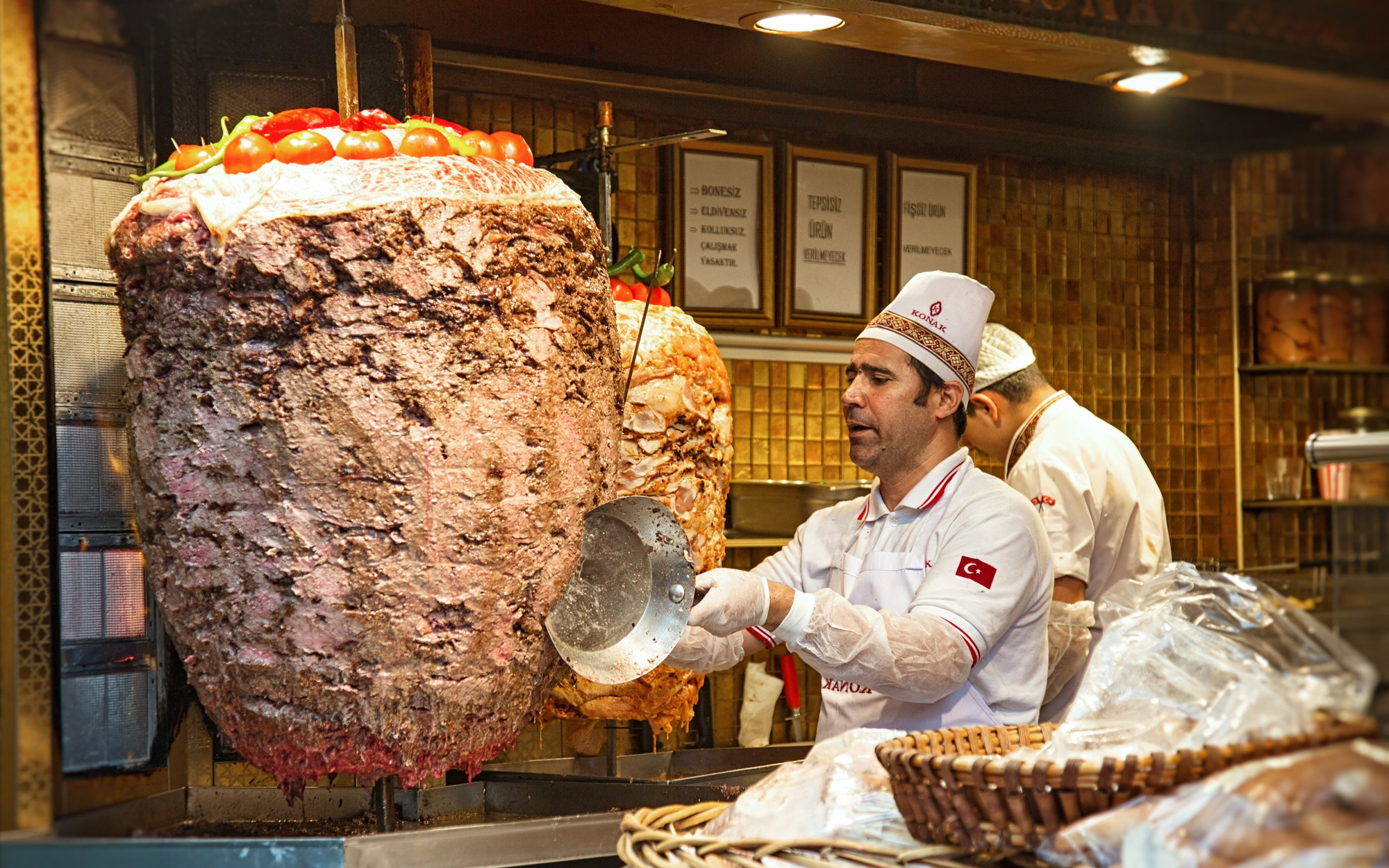 Video: Món Kebab ngon trứ danh Thổ Nhĩ Kỳ được làm ra như thế nào?