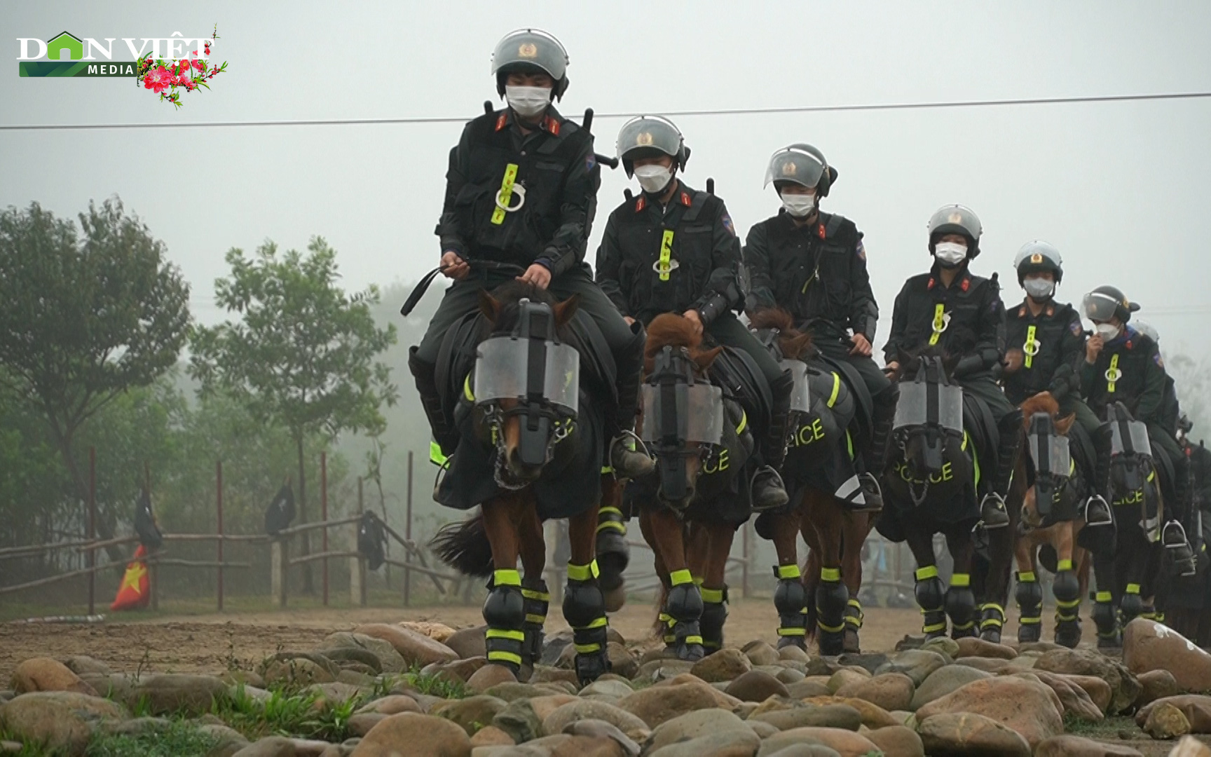 Đoàn Cảnh sát cơ động Kỵ binh tập luyện xuyên Tết, sẵn sàng nhận nhiệm vụ