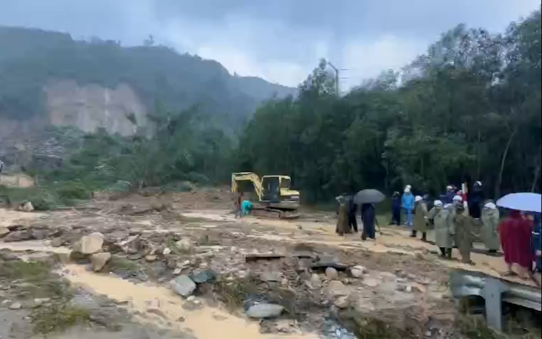 Tuyệt đối giữ an toàn cho lực lượng tìm kiếm, cứu nạn vụ núi lở tại thuỷ điện Kà Tinh