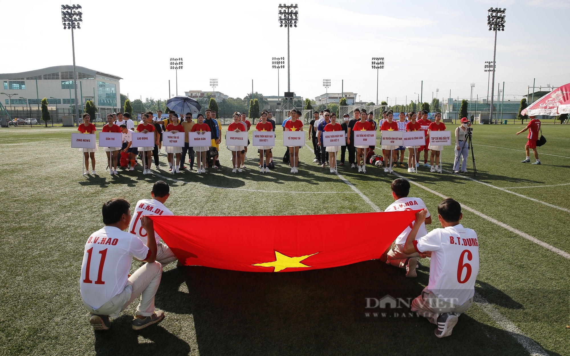 Video: Giải bóng đá báo NTNN/Dân Việt lần thứ 13 – Tranh cúp Mùa Thu 2022 chính thức khai mạc