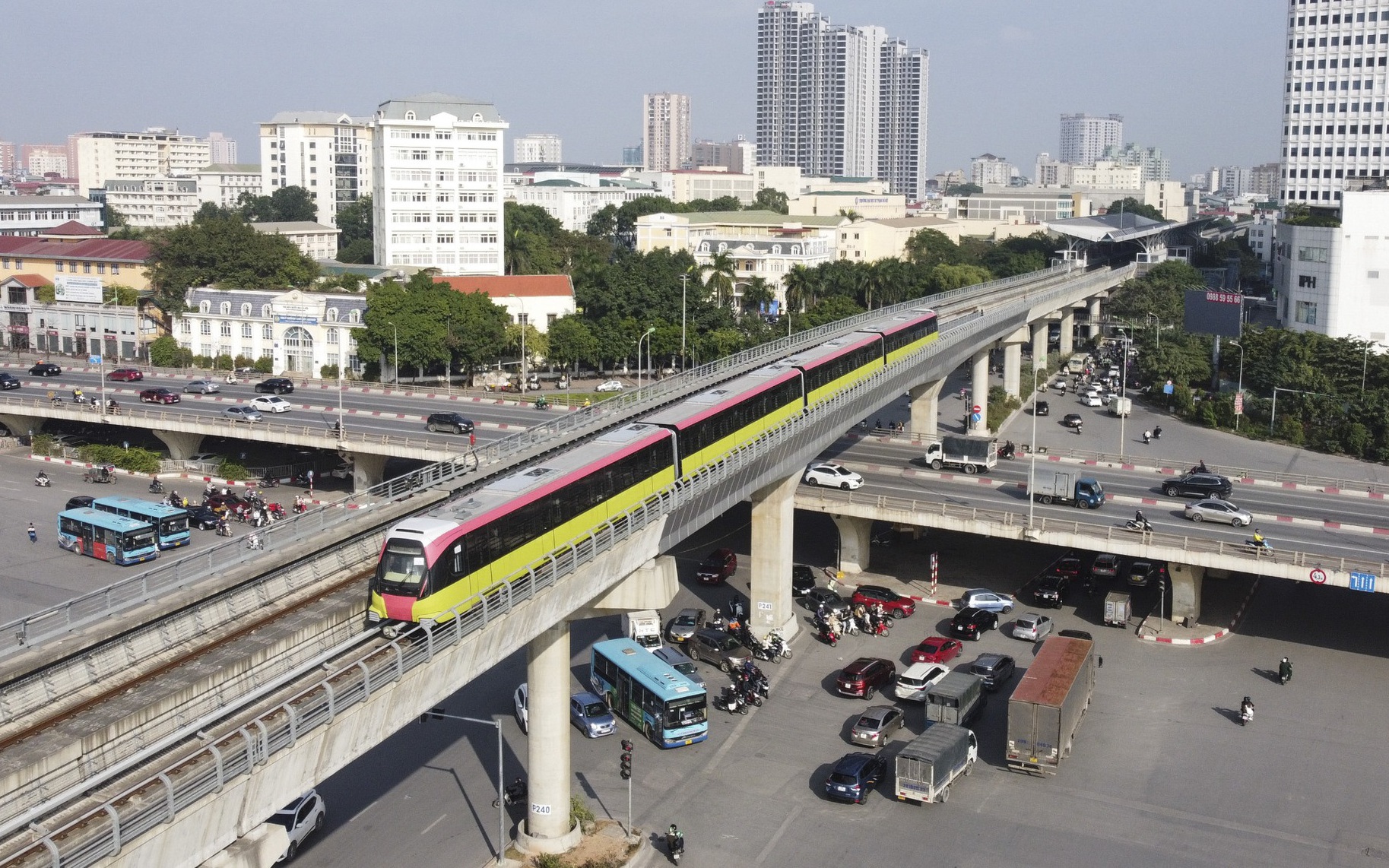 Tuyến đường sắt đô thị 34.532 tỷ đồng tại Hà Nội chạy thử 8 đoàn tàu để đo hiệu suất