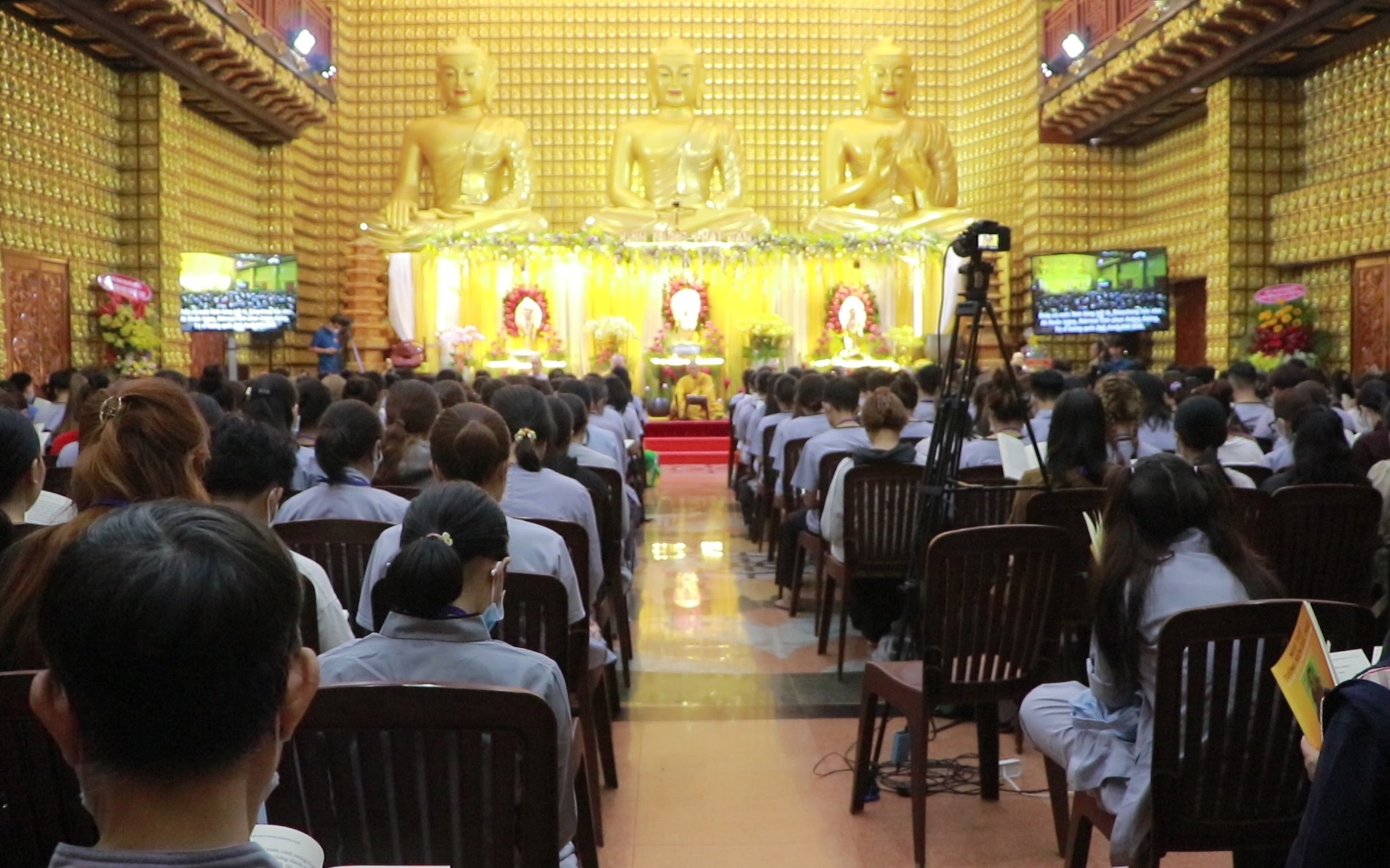 Giới trẻ TP.HCM hào hứng tham gia nhiều hoạt động ngày lễ Phật đản
