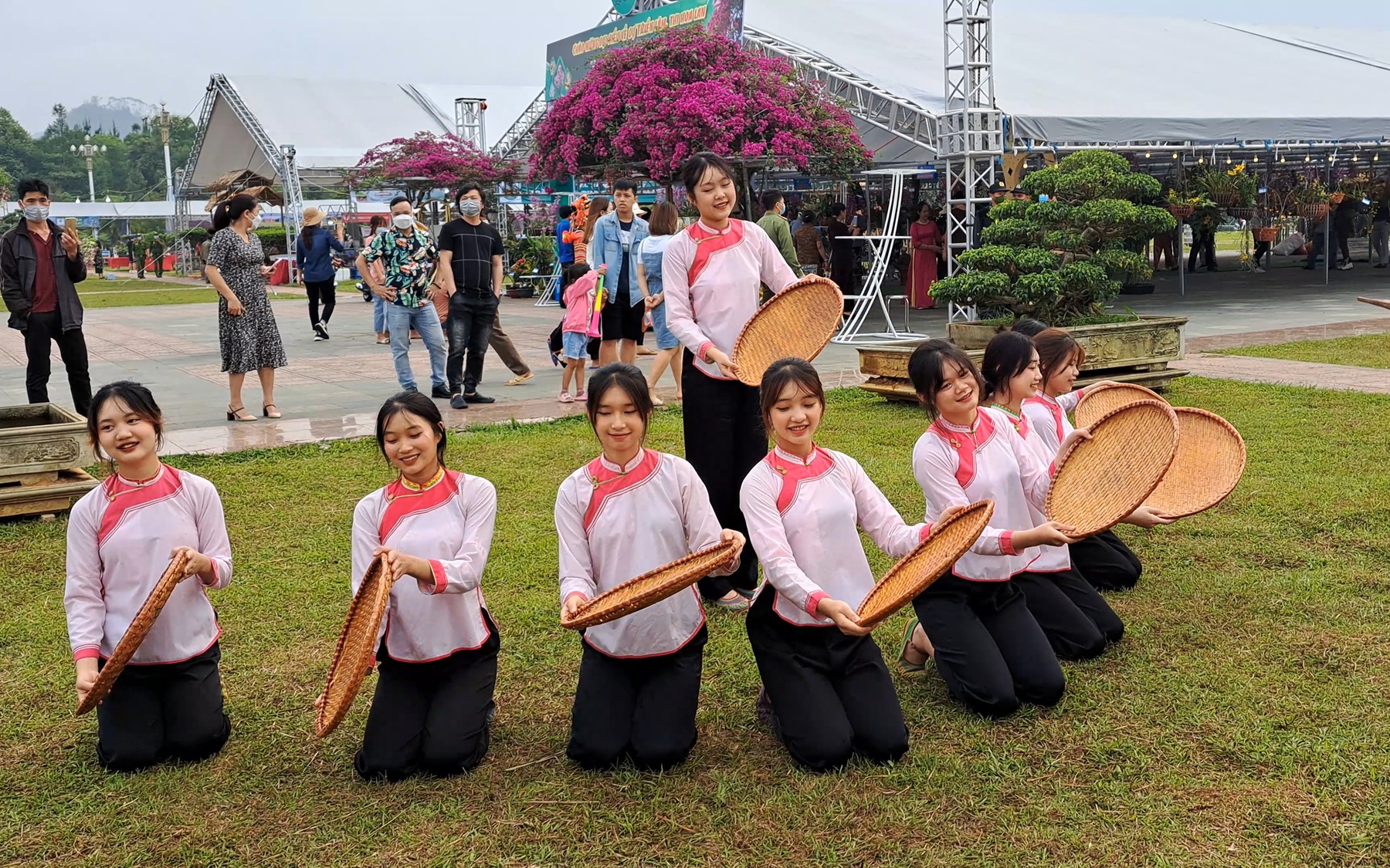 Say đắm với những điệu múa dân gian ở Lai Châu