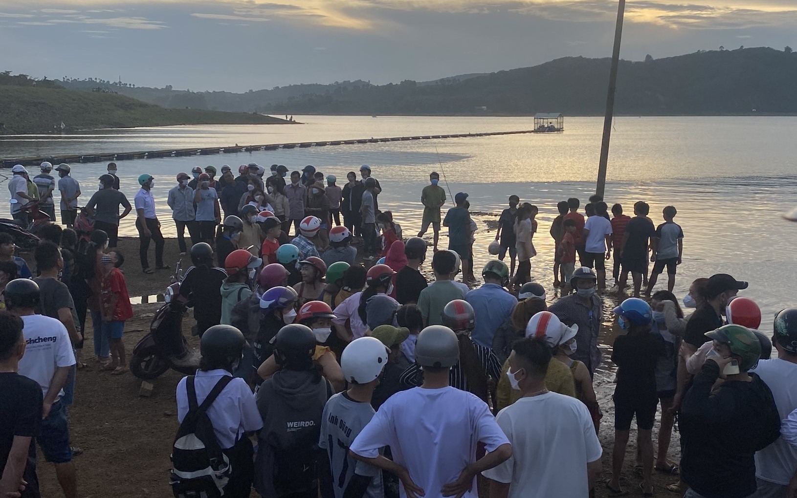 Đồng Nai: Tiếp tục tìm kiếm 2 người mất tích dưới hồ Đa Tôn