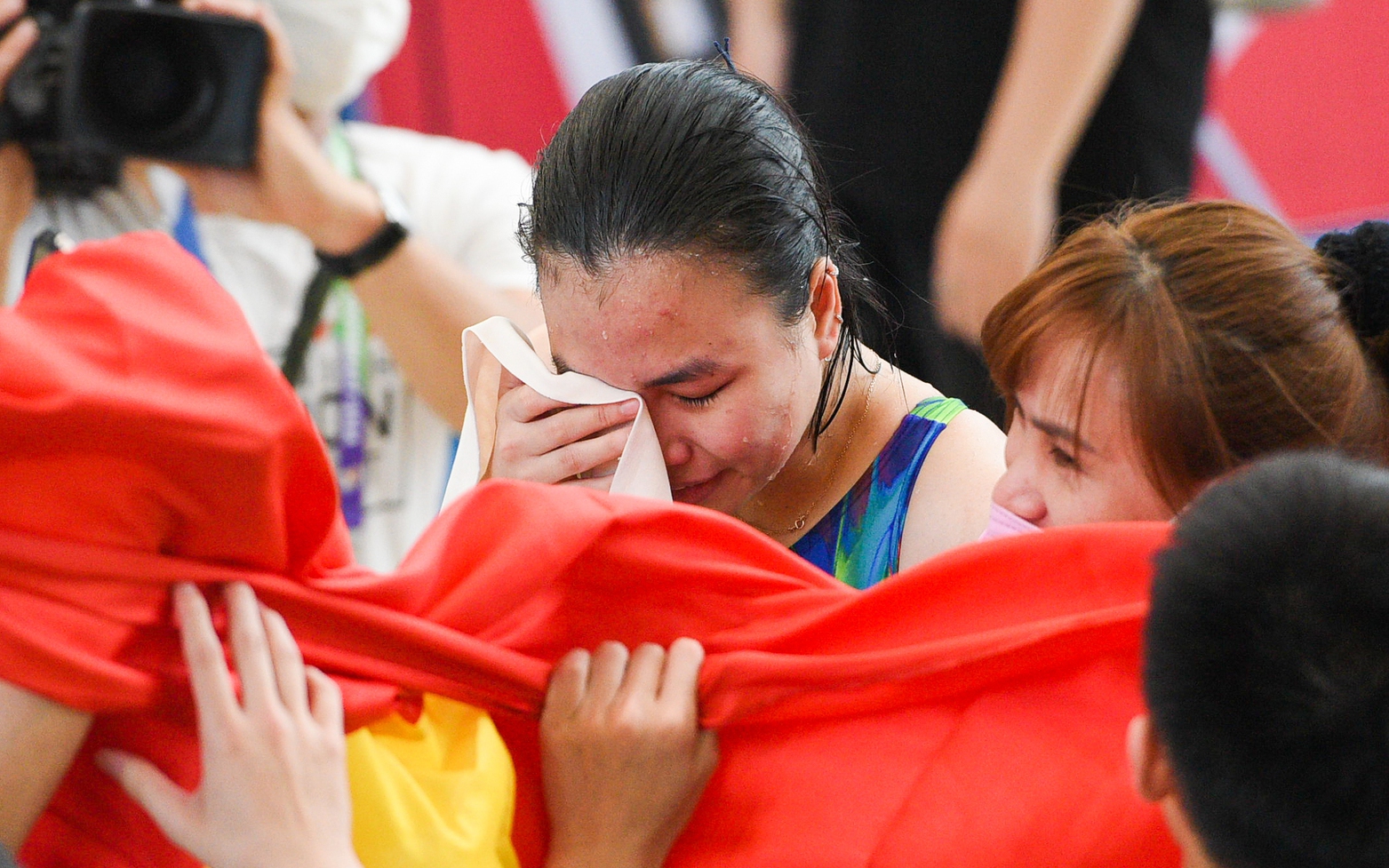 Ngô Phương Mai bật khóc với tấm huy chương bạc đầu tiên tại các kỳ SEA Games