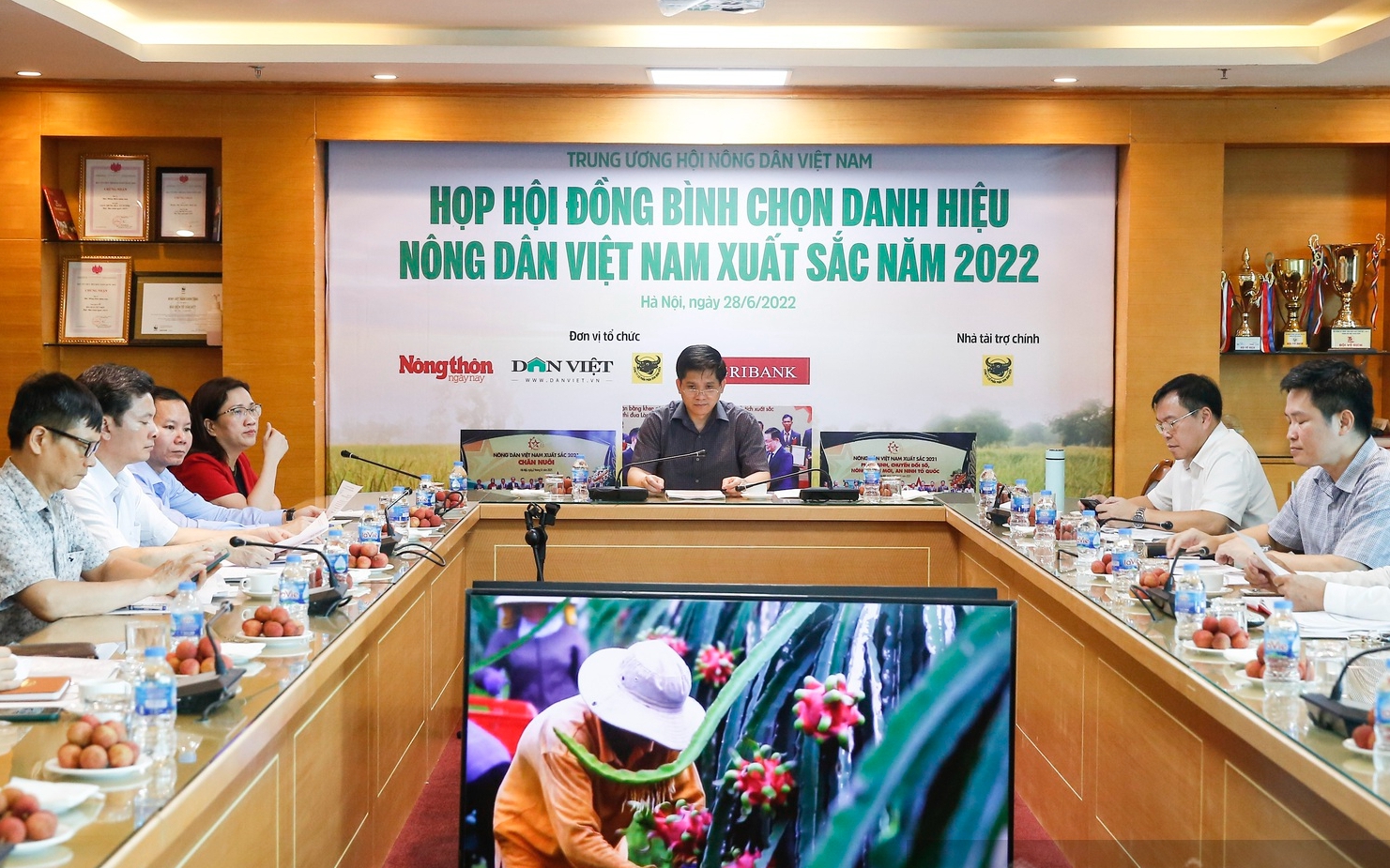 Hình ảnh họp Hội đồng bình chọn danh hiệu Nông dân Việt Nam xuất sắc năm 2022