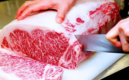 Kỹ thuật chăn nuôi và chế biến thịt bò Kobe đắt nhất thế giới