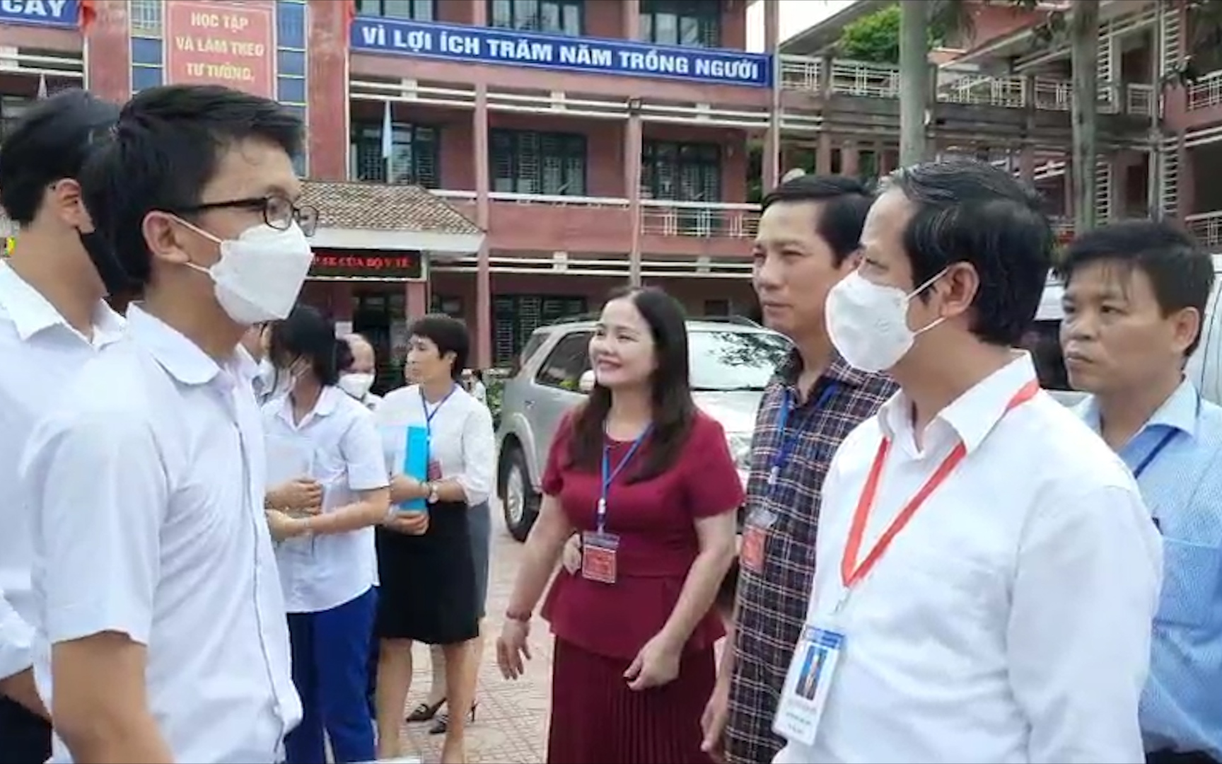Thí sinh Quảng Trị tự tin khoe với Bộ trưởng Bộ GD&ĐT: Em sẽ được 9 điểm môn Toán