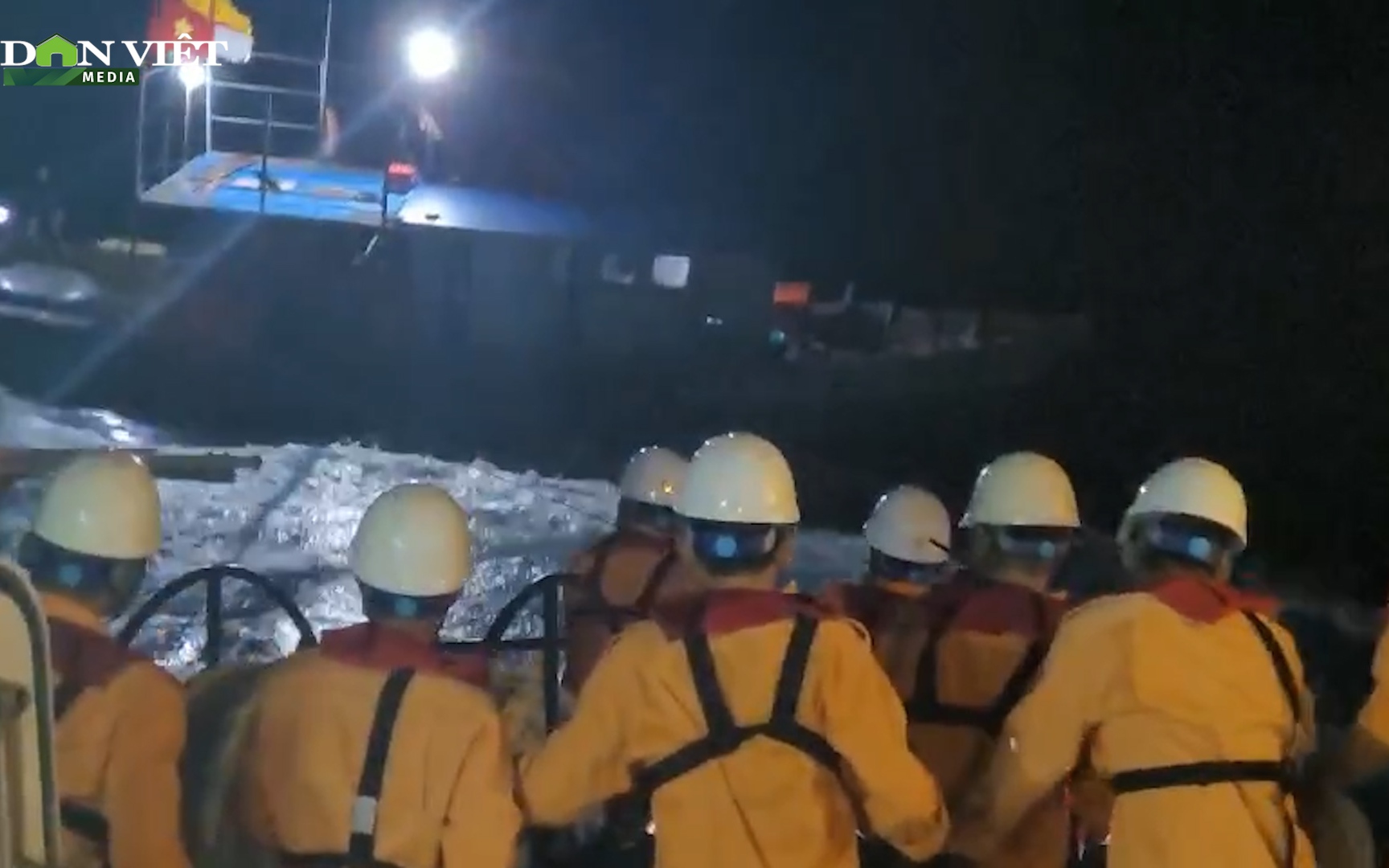 Video: Vượt sóng dữ cứu nhiều tàu bị nạn trong bão Mulan