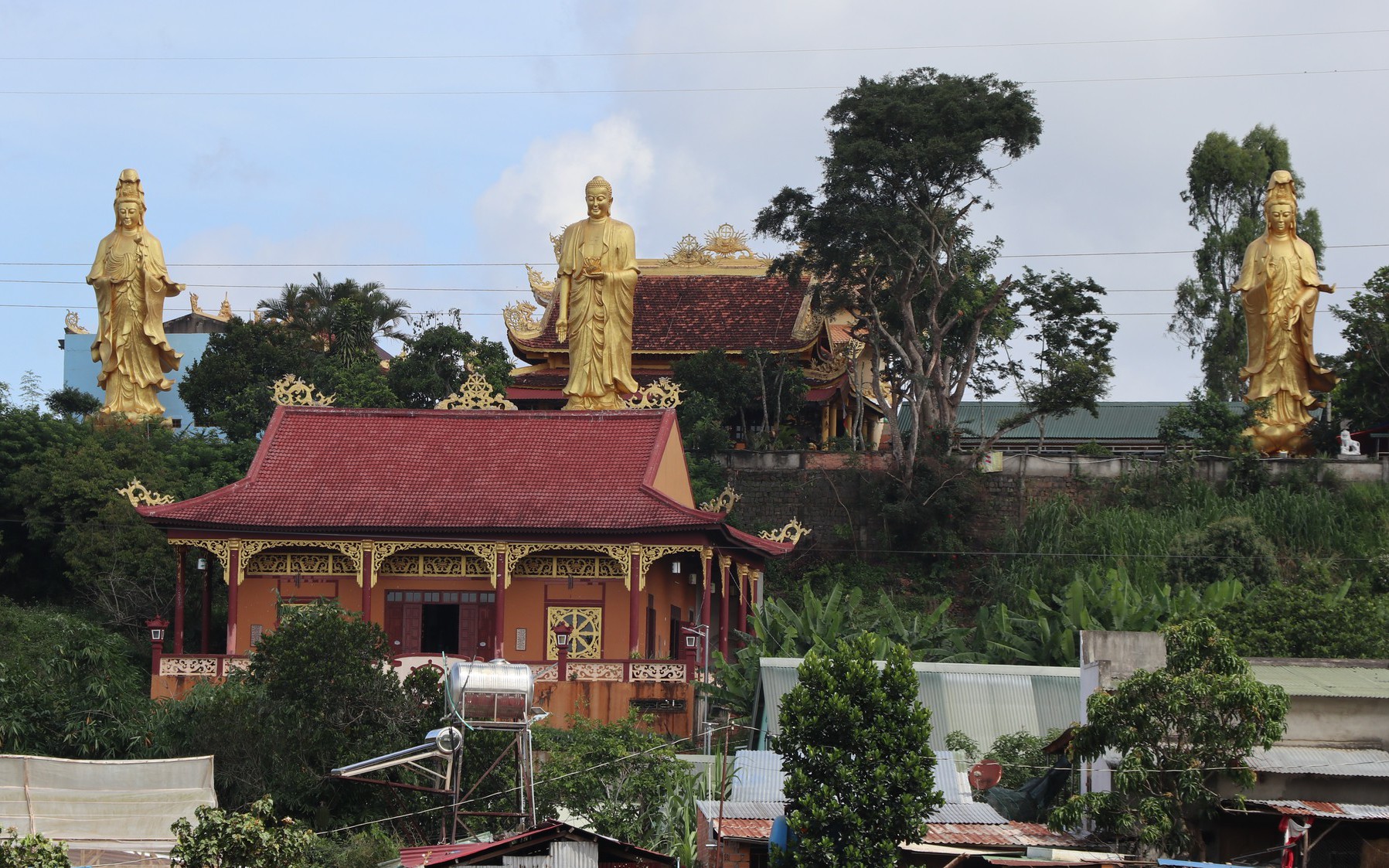 Khám phá ngôi làng có nhiều chùa nhất Việt Nam