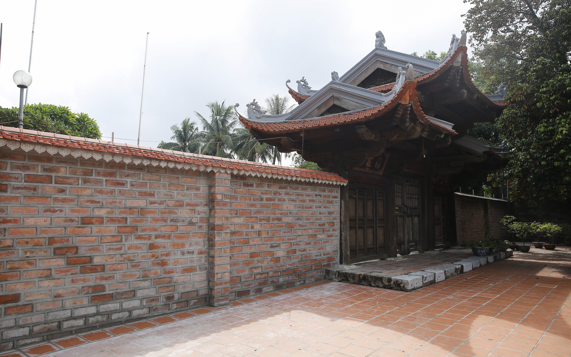 Cư dân mạng tiếc nuối vì bức tường cổ kính tại chùa Kim Liên 
