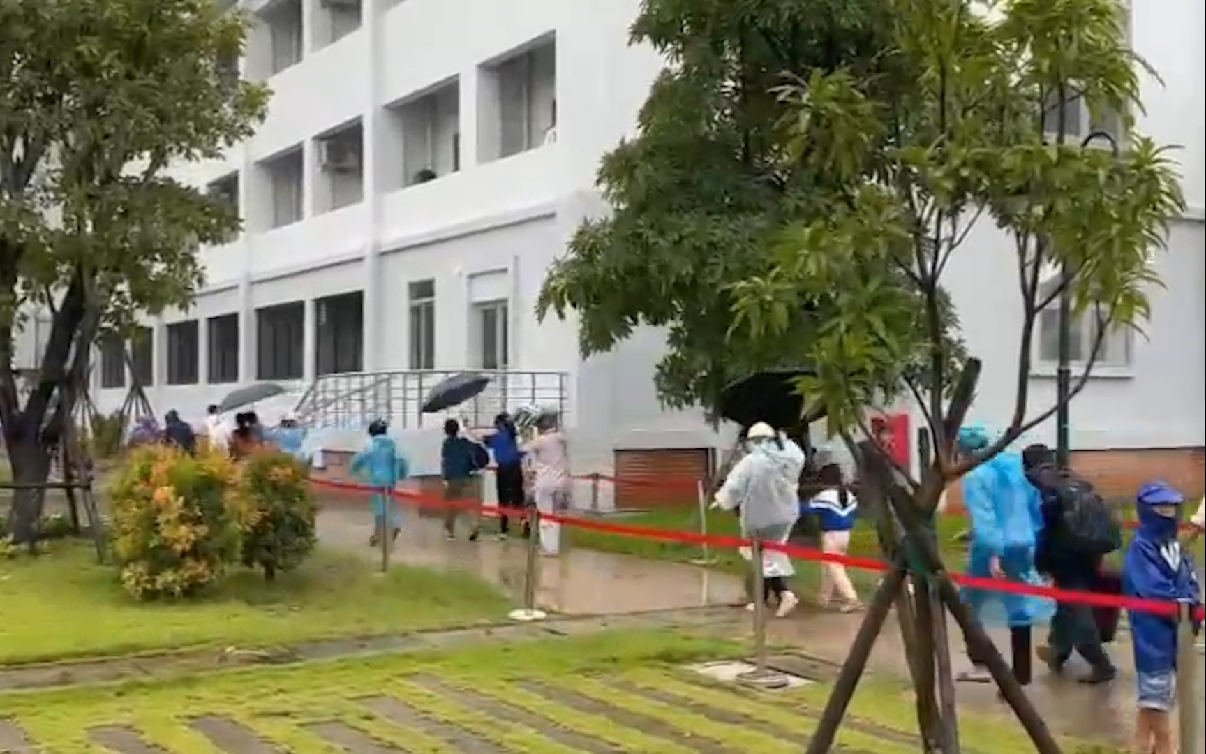 Quảng Ngãi: Doanh nghiệp KKT Dung Quất hỗ trợ nơi ở cho gần 4.000 người dân chạy siêu bão Noru 